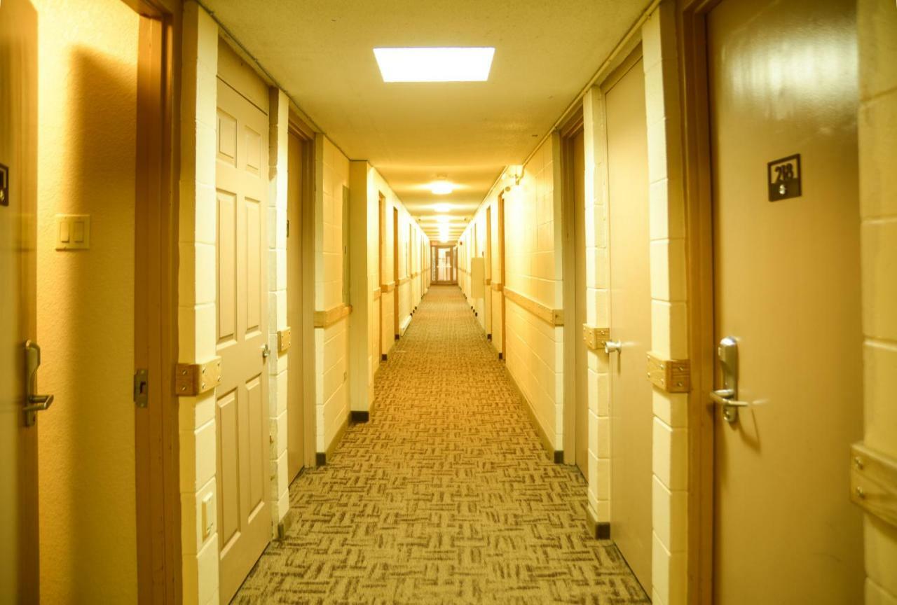 Morden Motor Inn Exterior photo